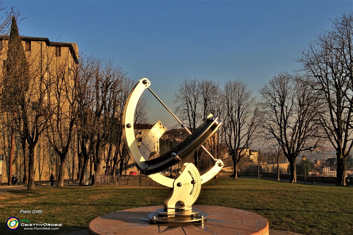 07 Astrolabio sugli spalti delle mura venete.JPG